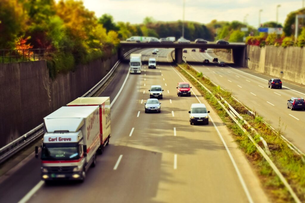 highway, automobile, traffic, road, ride, car wallpapers, vehicles, speed, driving a car, move, lane, road system, car, transport, asphalt, road markings, mobility, road transport, quickly, expressway, to travel, eve, evening atmosphere, mood, evening sky, green reserve, guard rail, bridge, highway bridge, concrete, roadway, concrete wall, distance, limitation, delimitation, driveway, tilt shift, miniature effect, truck